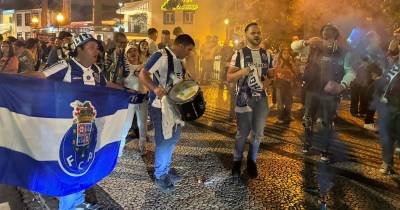 Veja as imagens da festa dos adeptos do FC Porto na Avenida do Mar (com fotos e vídeo)