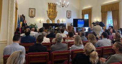 Livro de Honra revela décadas de visitas ilustres ao Funchal, de Ronaldo aos reis de Espanha