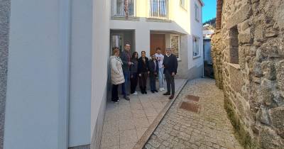 Casas são T2 e foram entregues a duas famílias monoparentais.