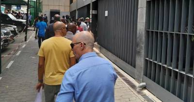 Portugueses em Angola desesperam para votar, antecipadamente, nesta terça-feira