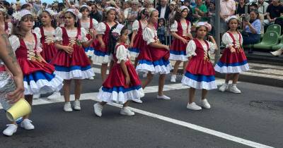 Festa da Flor: Palco D’ Emoções abriu o desfile (com fotos)