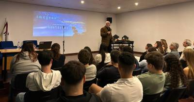 Miguel Gonçalves traz lições de humildade cósmica a alunos do secundário