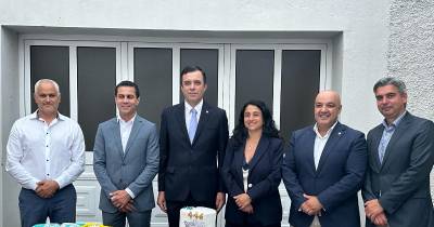 Norberto Pita ao centro, ao lado de Rafaela Fernandes, foi o anfitrião dos 446 anos da freguesia dos Canhas.