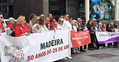 Comissão para a Comemoração do 25 de Abril celebra data com marcha pelo Funchal