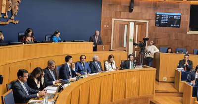 Cafôfo acusa Governo de cortar na saúde e na habitação e fala em “duas Madeiras”