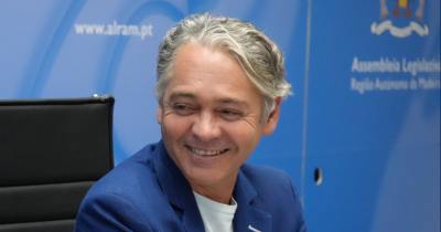 Élvio Sousa recorda “reviravolta abrupta” da taxa turística