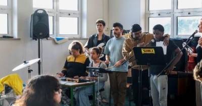 Skoola estimula o sonho num tempo difícil para novos músicos