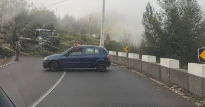 Condutores foram obrigados a voltara para trás.
