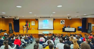 APEL recebeu palestra do Rotary Club Zarco sobre plásticos no oceano