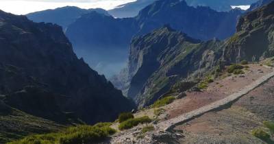 Mau tempo fecha percursos pedestres e estrada entre Eira do Serrado e Pico do Areeiro