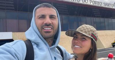 Quaresma e a esposa na chegada ao Porto Santo.