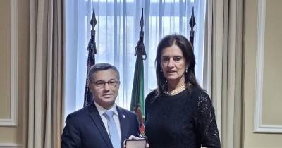 Rubina Leal recebe medalha dos 50 anos da Autonomia dos Açores