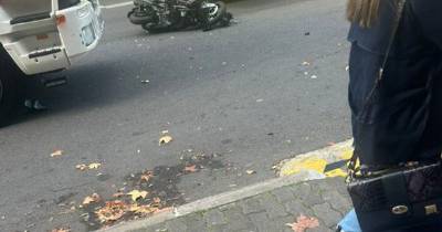 Acidente entre autocarro e moto causa ferido grave