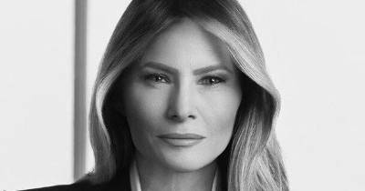 Retrato oficial de Melania Trump.