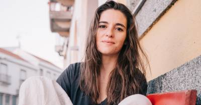 ‘Suplicantes’, de Sara Barros Leitão, sobe ao palco do Baltazar Dias às 19 horas, convocando o mito fundador do teatro ocidental para interrogar as migrações, o asilo e as contradições da Europa atual.