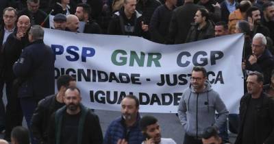 Os elementos da PSP e da GNR exigem um suplemento idêntico ao atribuído à Polícia Judiciária, estando há mais de três semanas em protestos