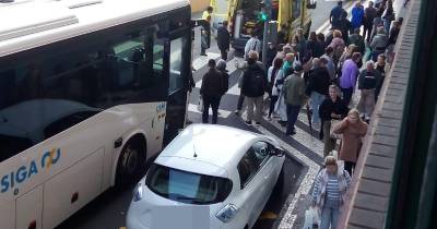 Cidadã cai junto ao Anadia e socorro congestiona o trânsito