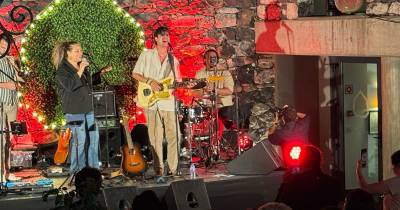 Duailibi &amp; Banda subiram ao palco pelas 21h30, depois de uma atuação de abertura de Vítor Freitas, que animou os presentes desde as 19h00.