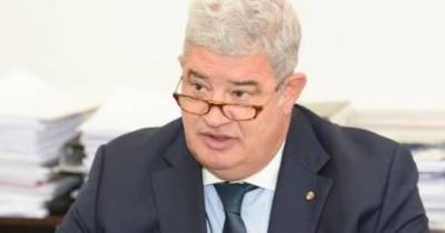 Pedro Ramos em assinatura de memorando.