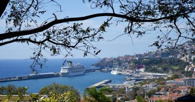 O Porto do Funchal está a receber este domingo dois navios de cruzeiro