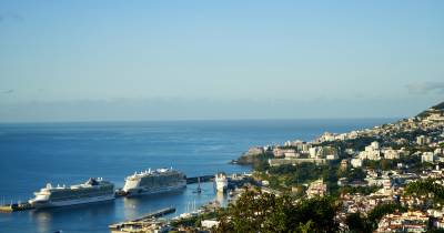 Porto do Funchal a receber quatro navios