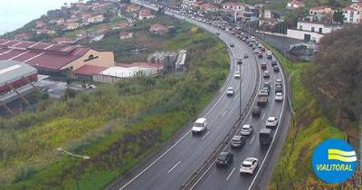 Trânsito fortemente condicionado na via rápida após despiste em Câmara de Lobos