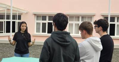 Universitários do Técnico contagiam alunos de Física do “Liceu” com demonstrações científicas