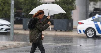 É esperada precipitação e vento forte em Portugal Continental.