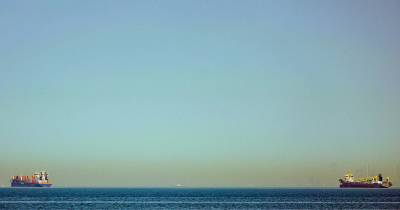 Pelo estreito de Ormuz passa 20% do petróleo consumido no mundo.