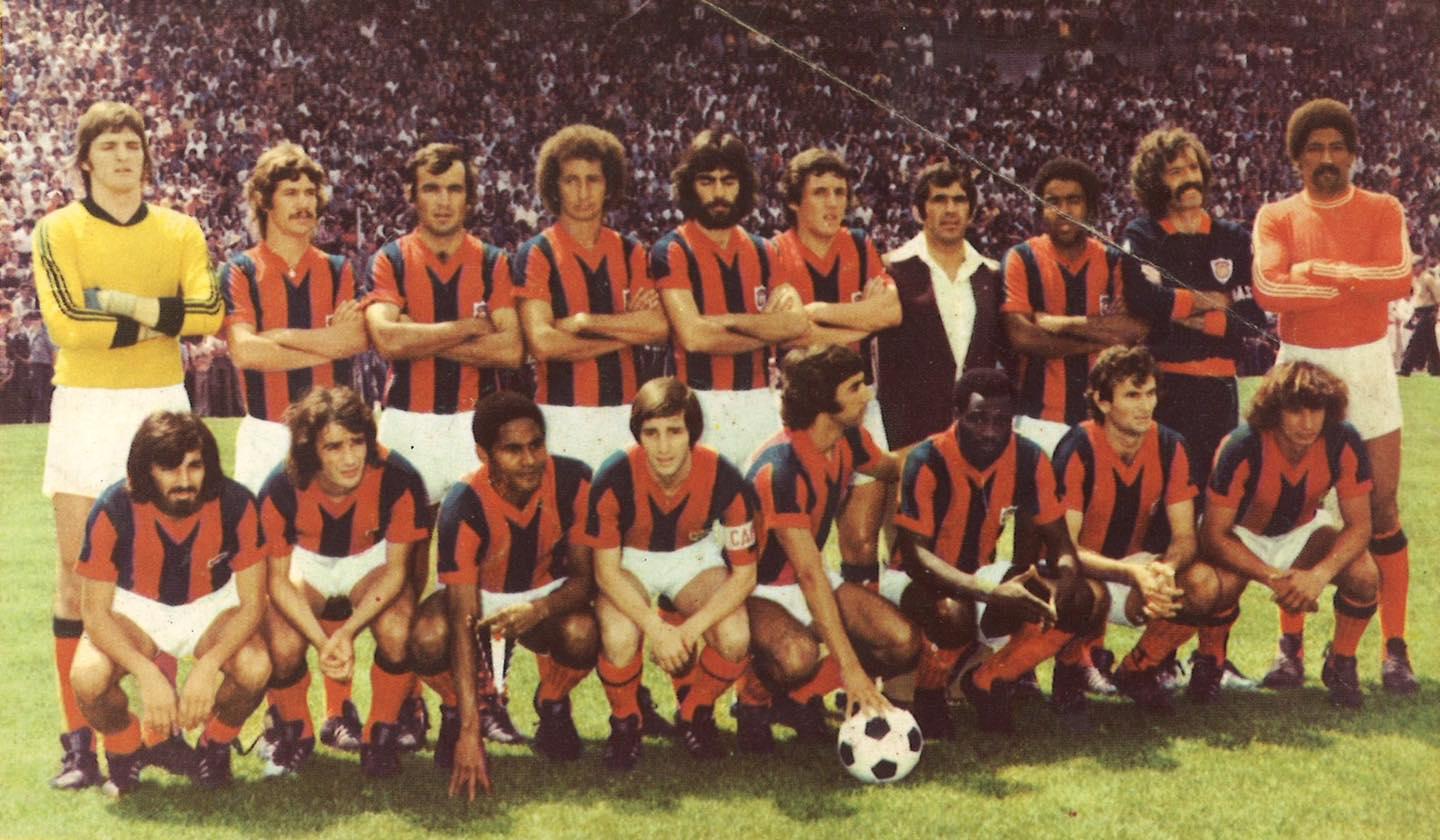 Marítimo 1976/77. João Júlio, o segundo da direita de pé.