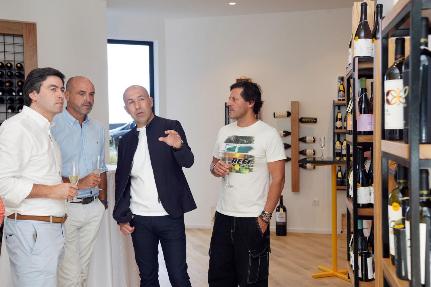 Leonardo Jardim inaugurou loja de vinhos nos Barreiros [com fotogaleria]