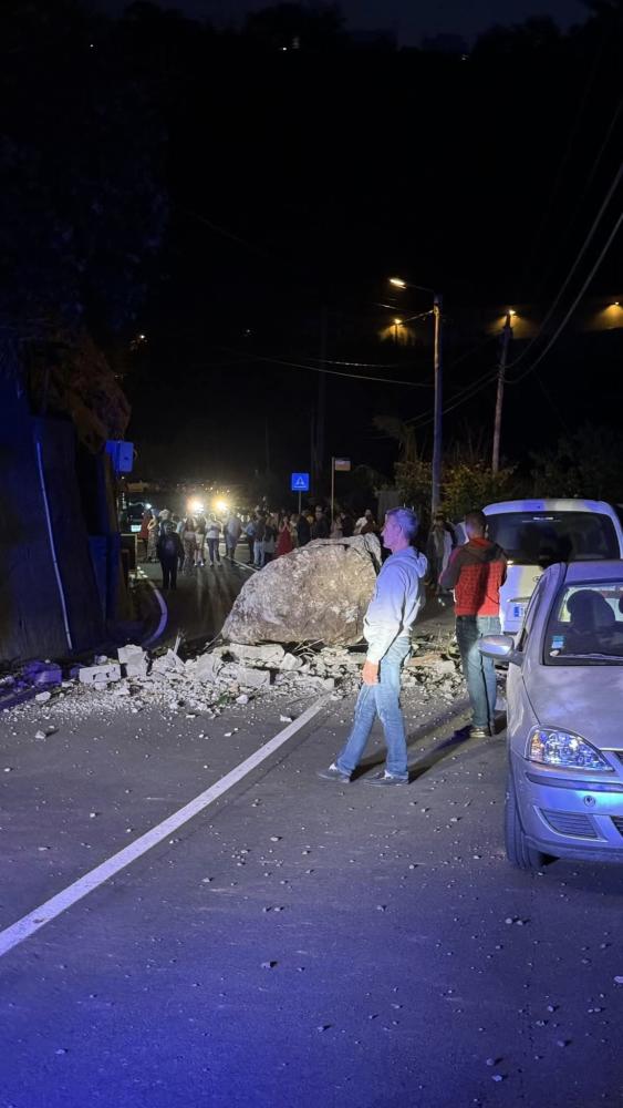 Queda de pedra de grandes dimensões causou momentos de pânico na população do Curral das Freiras