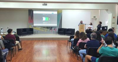 Alunos do 11.º Ano descobrem os segredos dos microrganismos nos alimentos