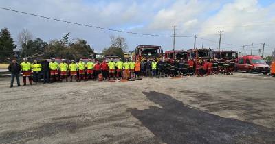 Bombeiros de diferentes localidades estão a auxiliar as populações do concelho de Pombal.