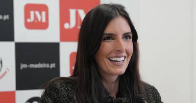 Dra. Patrícia Fernandes Lopes alerta para os riscos do uso excessivo de auriculares