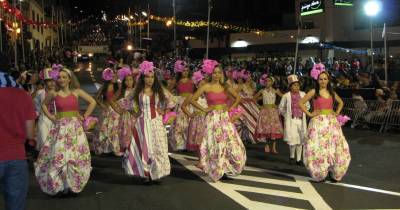 A partir das 21h30, no centro da freguesia de Santo António, sai à rua o desfile das tradicionais marchas populares.