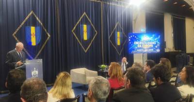 Tempo de consenso político para reforçar autonomia e fazer reformas no país