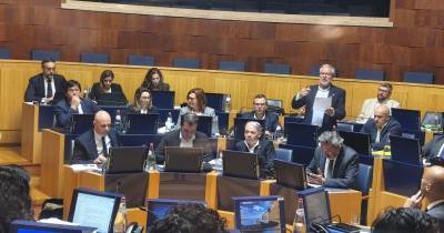 Críticas à atuação do governo e do eurodeputado em Bruxelas sobre o POSEI