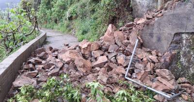 No Porto da Cruz, derrocada de pedras interrompeu o Caminho da Cal e Caminho velho do Massapez