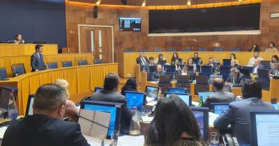 Oposição fala em “controlo da energia” e aponta falhanços de 54 milhões no Porto Santo