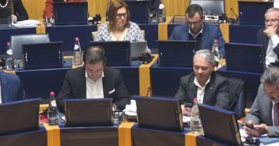 Élvio Sousa pede desculpas a Carlos Teles e ao plenário