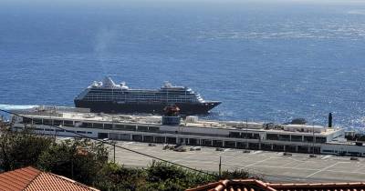 O ‘Azamara Pursuit’ ficará na Região até às 22 horas de hoje.