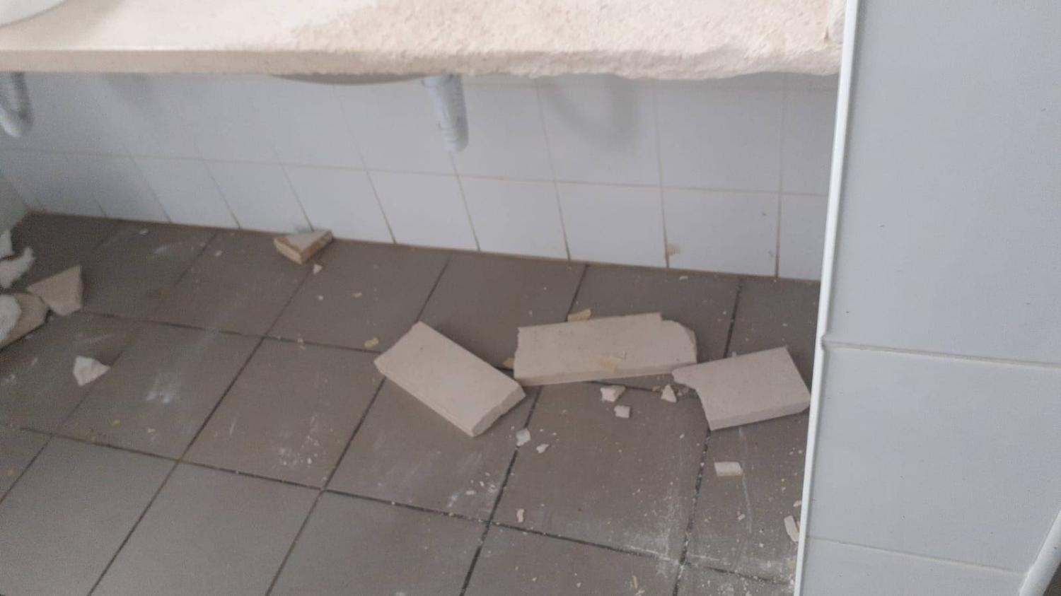 Vandalismo nos sanitários públicos junto à Ponte do Seixal