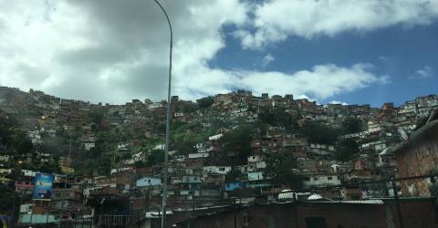 More than 5,200 Venezuelans returned to the country from Colombia last week.