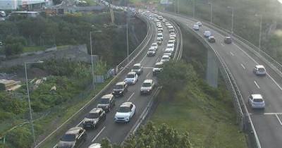 Filas de trânsito chegaram até à zona do nó do Caniço.