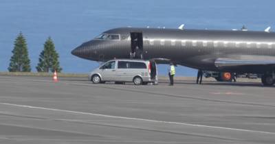 O avião privado de Cristiano Ronaldo chegou hoje ao Aeroporto Internacional da Madeira, trazendo de volta alguns dos seus familiares mais próximos, depois da família ter estado reunida em Riade, para celebrar o 41.º aniversário do internacional português.