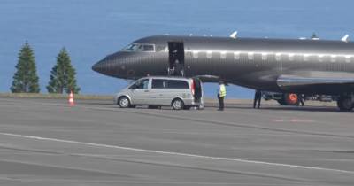 O avião privado de Cristiano Ronaldo chegou hoje ao Aeroporto Internacional da Madeira, trazendo de volta alguns dos seus familiares mais próximos, depois da família ter estado reunida em Riade, para celebrar o 41.º aniversário do internacional português.