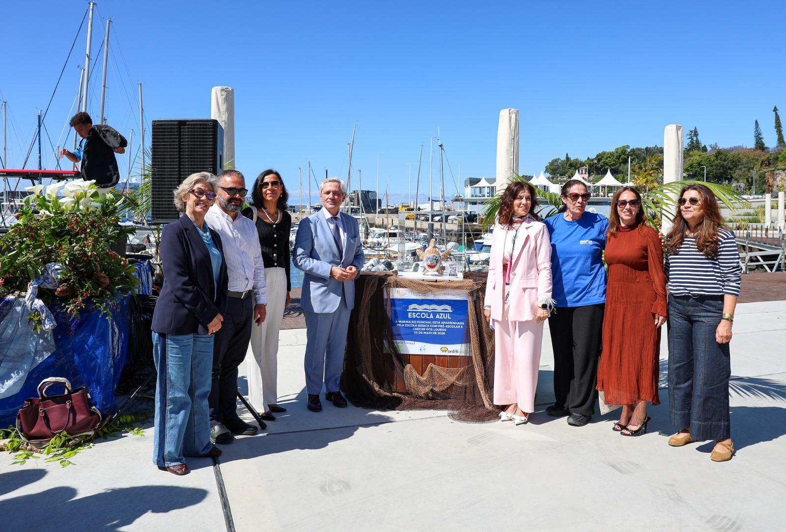 Alunos dos Louros apadrinham Marina do Funchal e lutam contra beatas porque ‘O peixe não fuma’