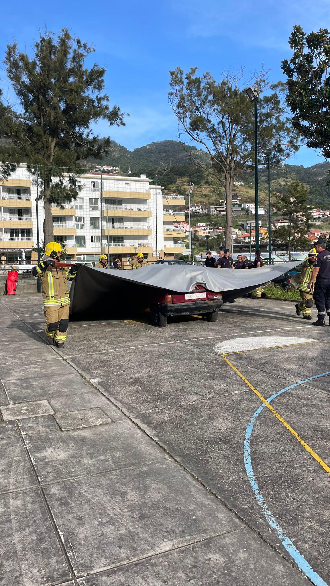 Proteção Civil equipa bombeiros com cobertores especiais para extinção de incêndios em veículos