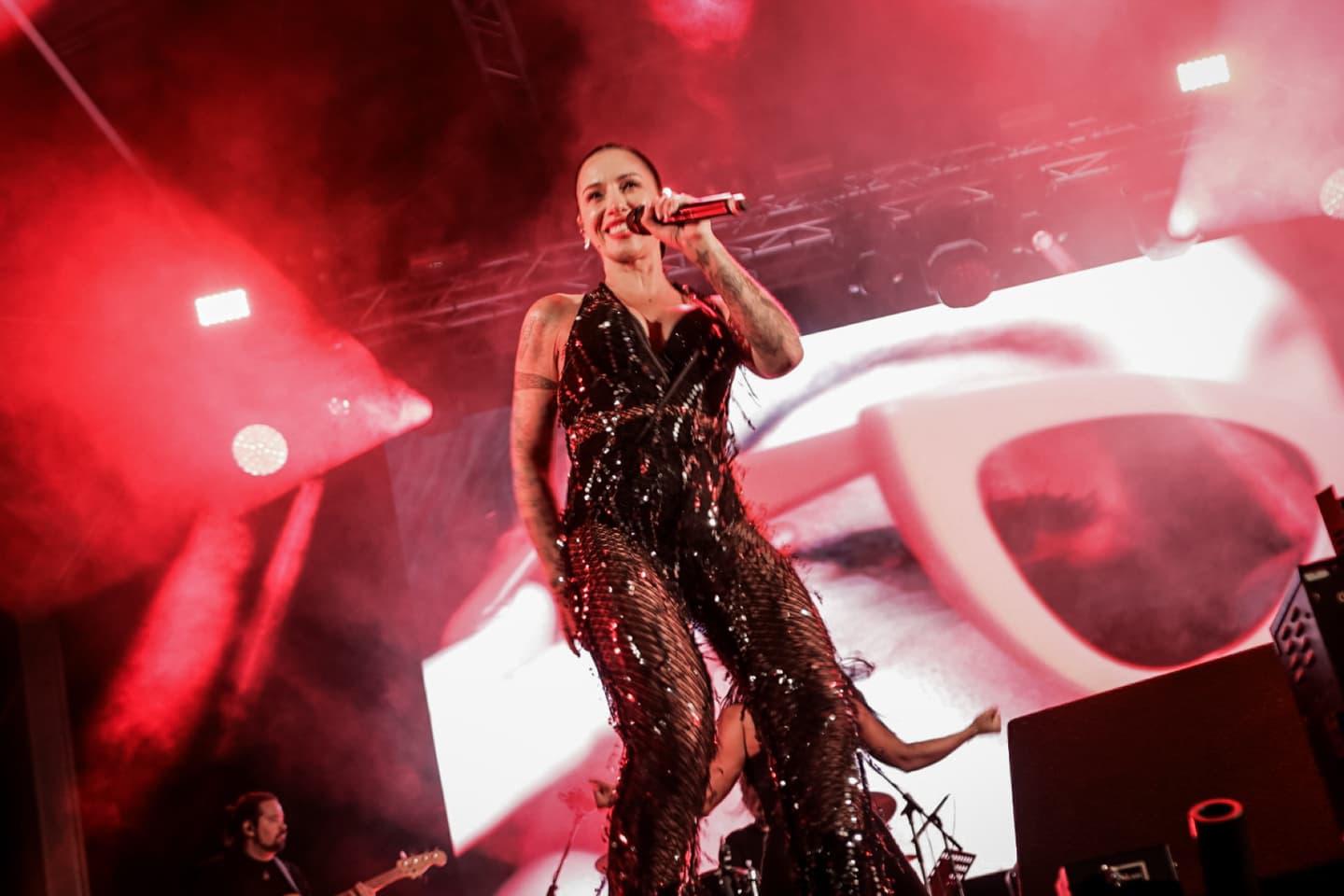 Ana Malhoa ‘subiu a temperatura’ de milhares em Câmara de Lobos (com fotos)